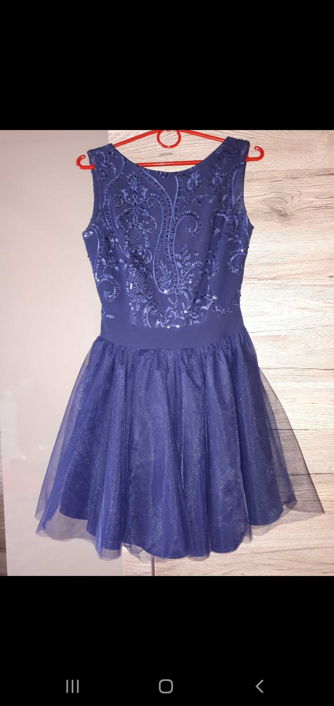 Elegancka granatowa sukienka z cyrkoniami i tiulem