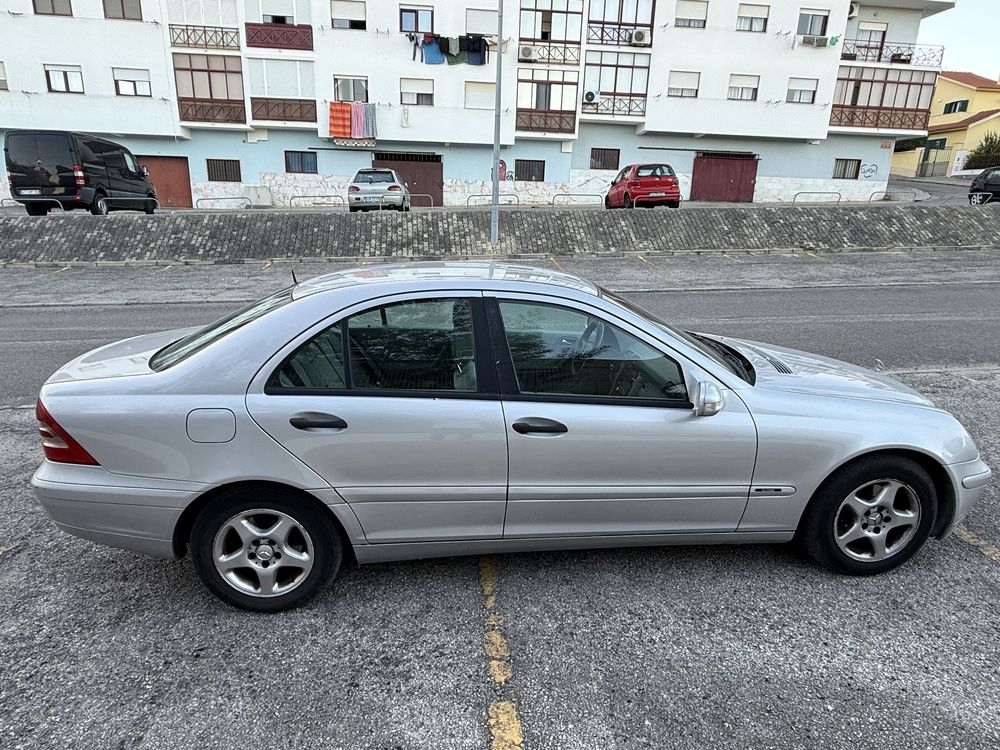 Mercedes-Benz C220