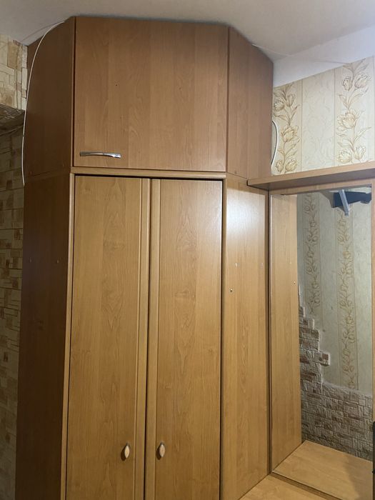 Шкаф угловой с антресолью