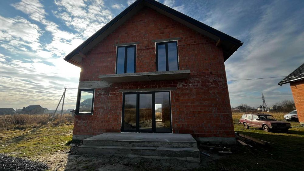 Продам сучасний окремо стоячий будинок