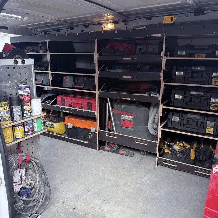 Автомобільні стелажі.