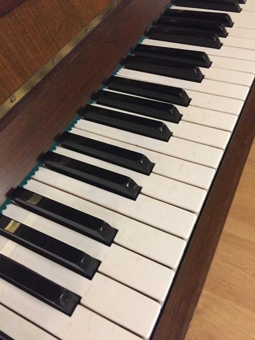 pianino LEGNICA stan dobry