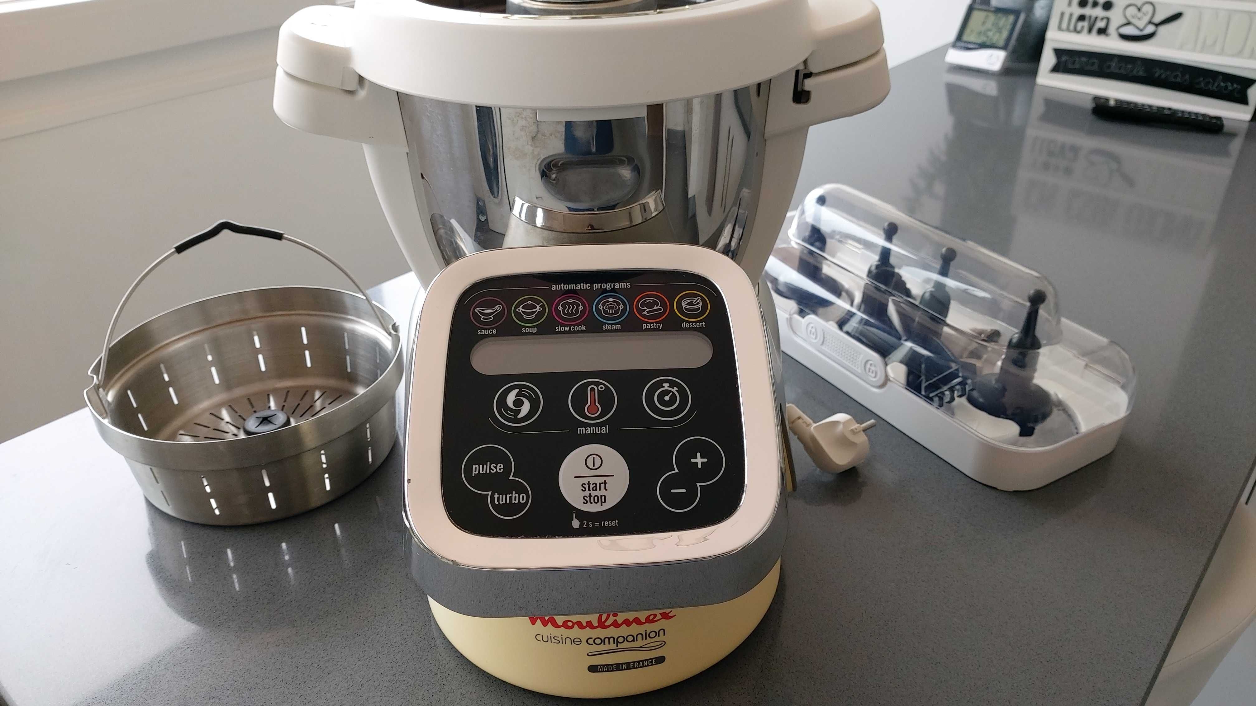 Cuisine Companion Moulinex + todos os acessórios e livro de receitas