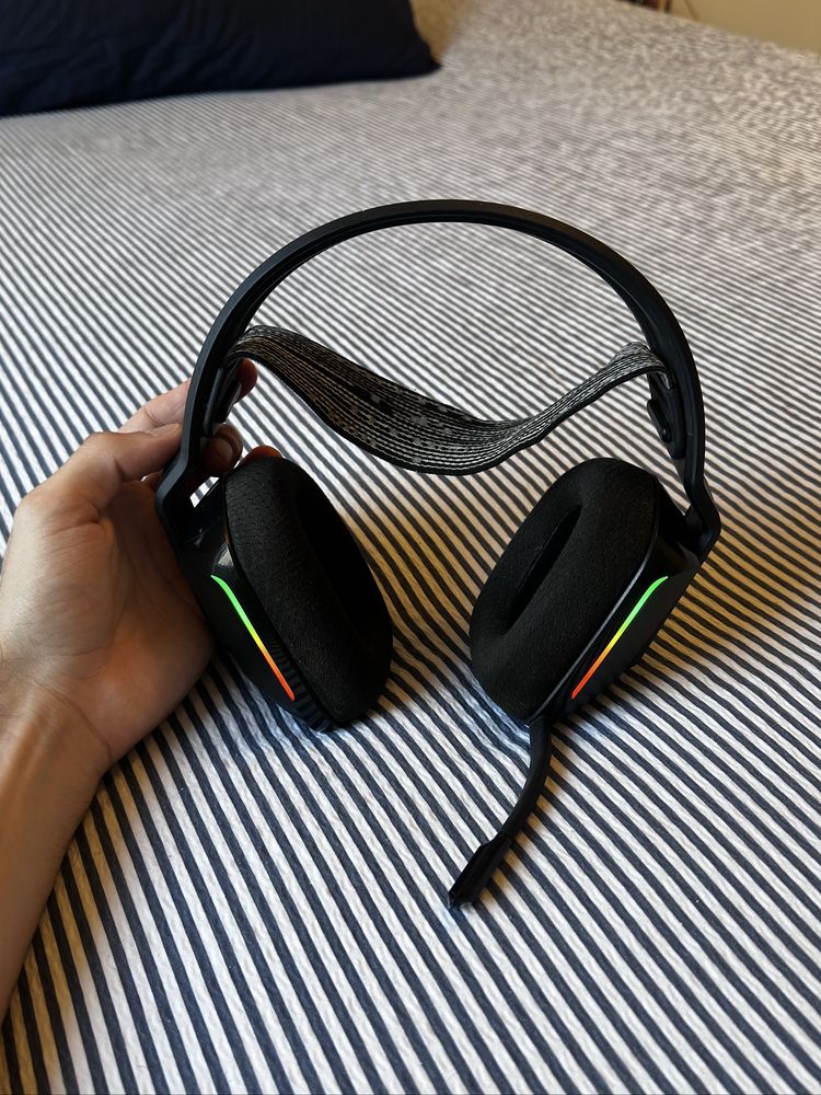 Logitech G733 Lightspeed RGB – Ótimo Estado (Sem Dongle/Cabo)