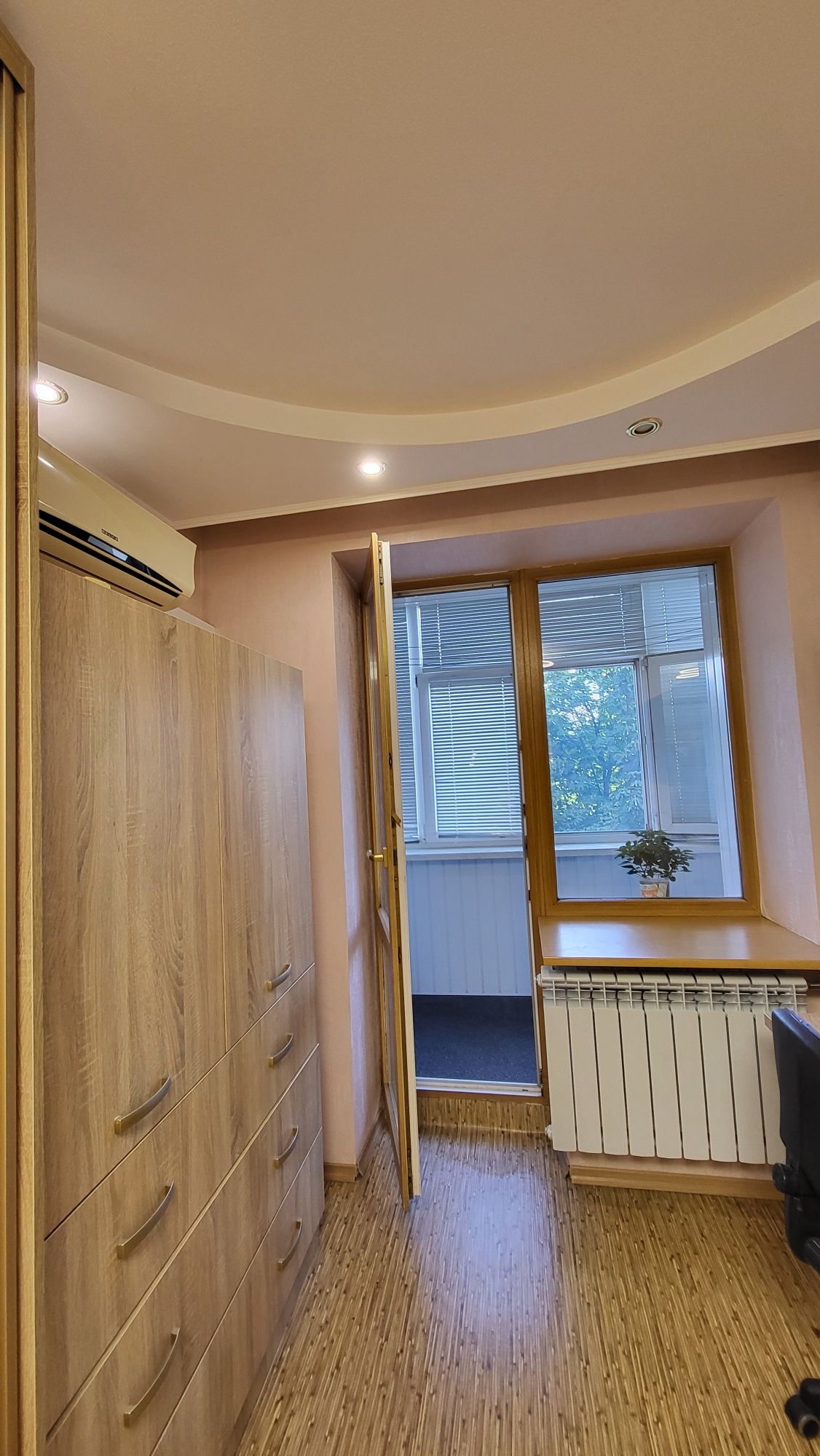 Продам 3 комнатную квартиру с ремонтом  Новые Дома Коммунальный рынок