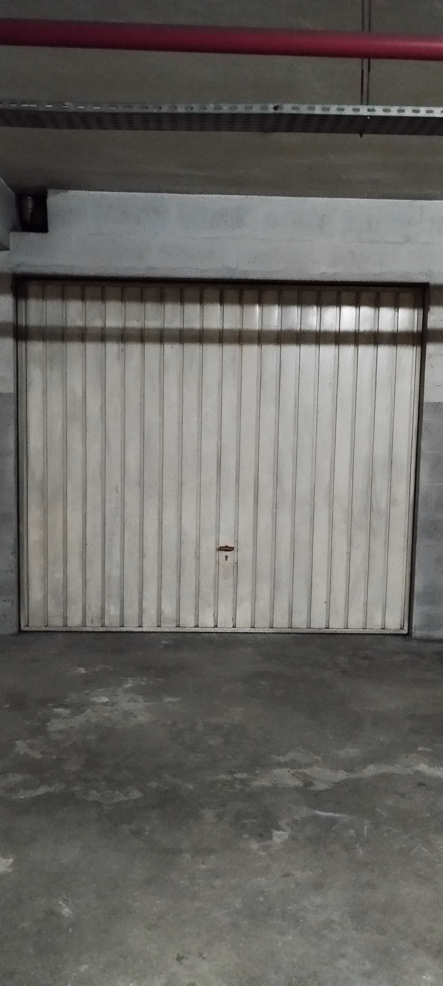 Aluga-se lugar de garagem individual (fechado) em Serzedo, VNG