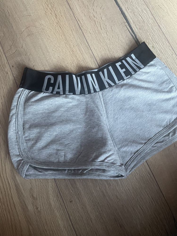 Nowe spodenki Calvin Klein