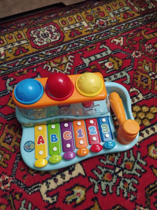 Продам іграшки, сортер, пазли, пірамідки.