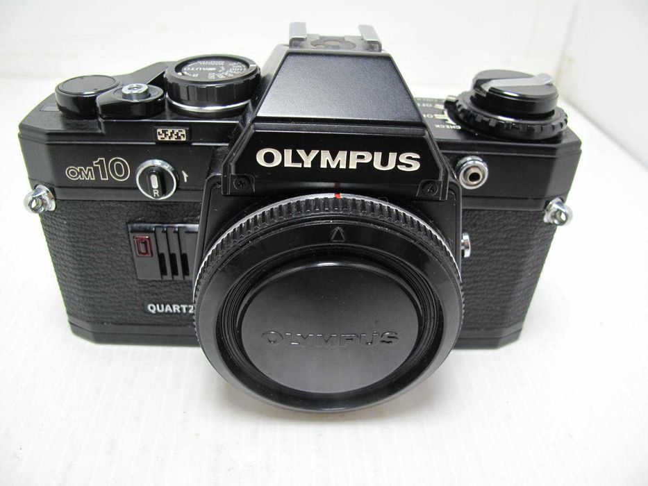 Olympus OM 10 Quartz Date Negra