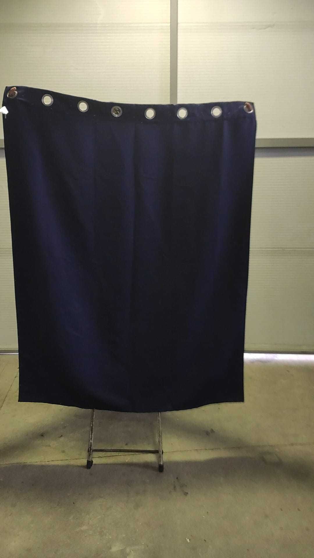 Cortinas com estrelas (Provador de loja de loupa de criança)
