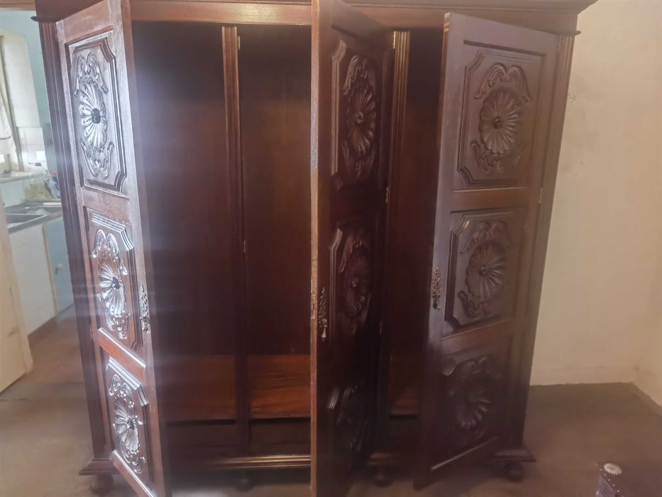 Mobilia antiga de quarto com 7 componentes - em muito bom estado