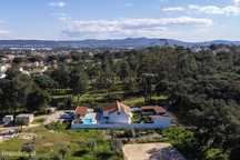 Moradia T4 com Piscina, Jardim e Tranquilidade –  Bairro da Piedade, M
