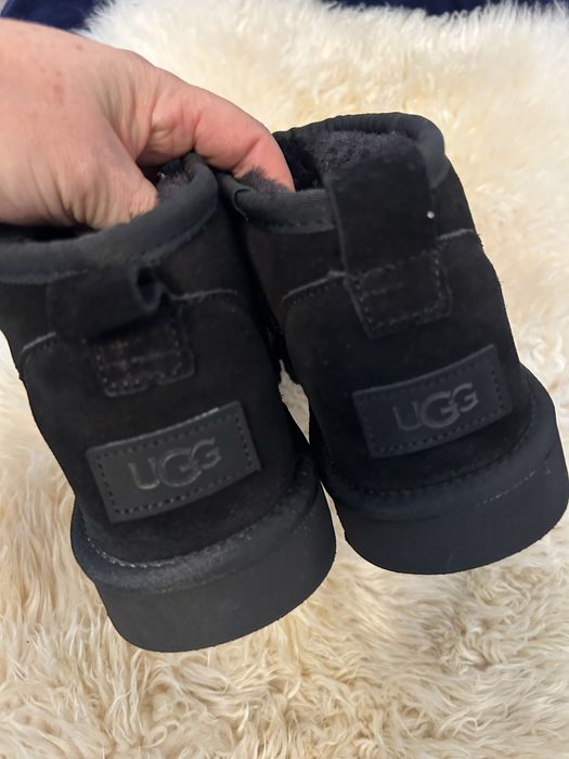 Buty UGG czarne rizmiar 40 nowe