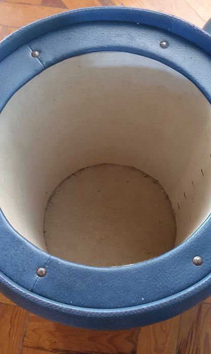 Puff/ banco em pele- Oportunidade