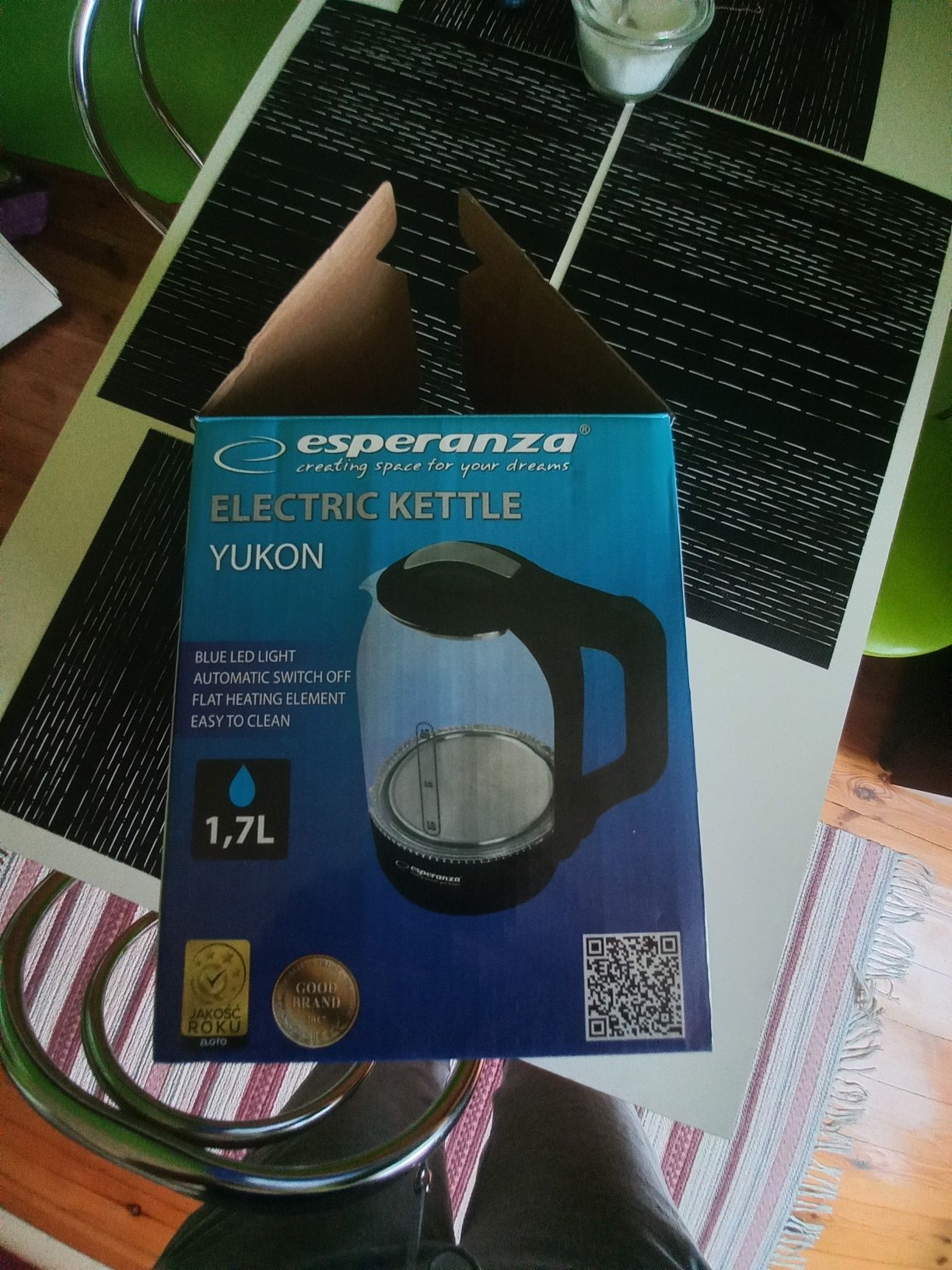 Czajnik szklany elektryczny podświetlany na niebiesko Esperanza