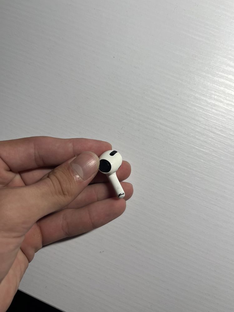 продам Airpods pro торг уместен