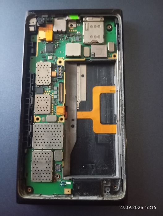 Смартфон Nokia N9 на запчастини