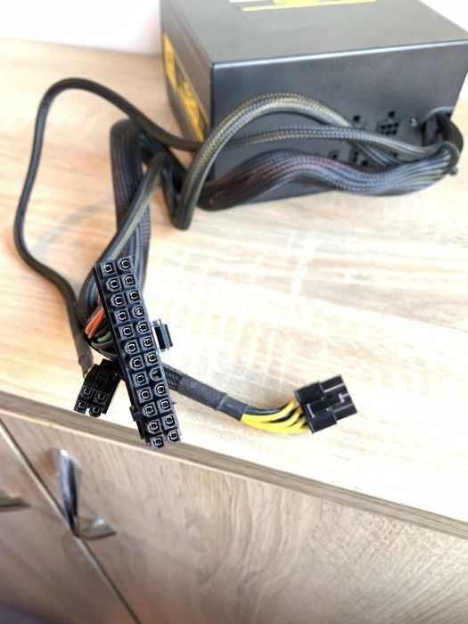 Блок живлення Corsair HX520W