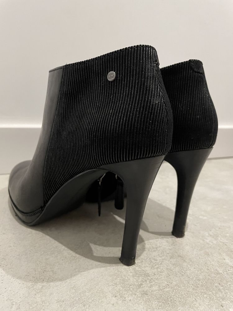 Botki skorzane buty na szpilce Tommy Hilfiger r.39 czarne stan idealny