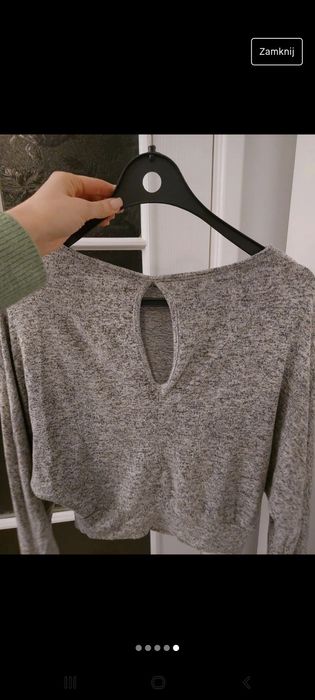 Krótki sweterek typu nietoperz