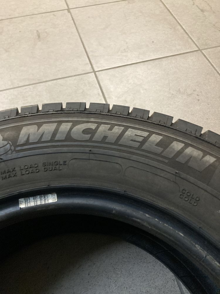 2x Michelin agilis 215/70 r15c