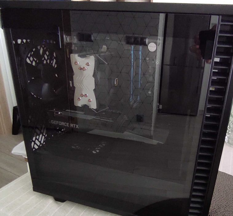 Komputer PC -  Intel CORE i7-4790K w obudowie FRACTAL