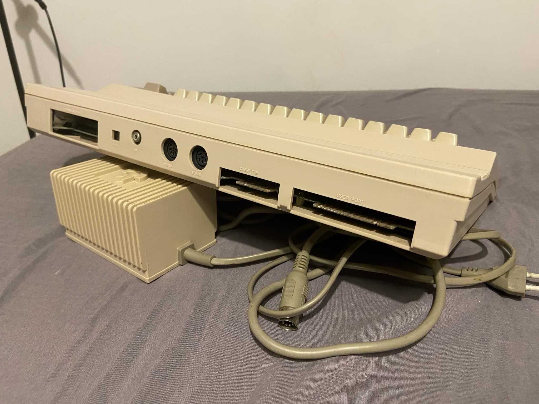 Komputer Commodore 64 sprawny + zasilacz