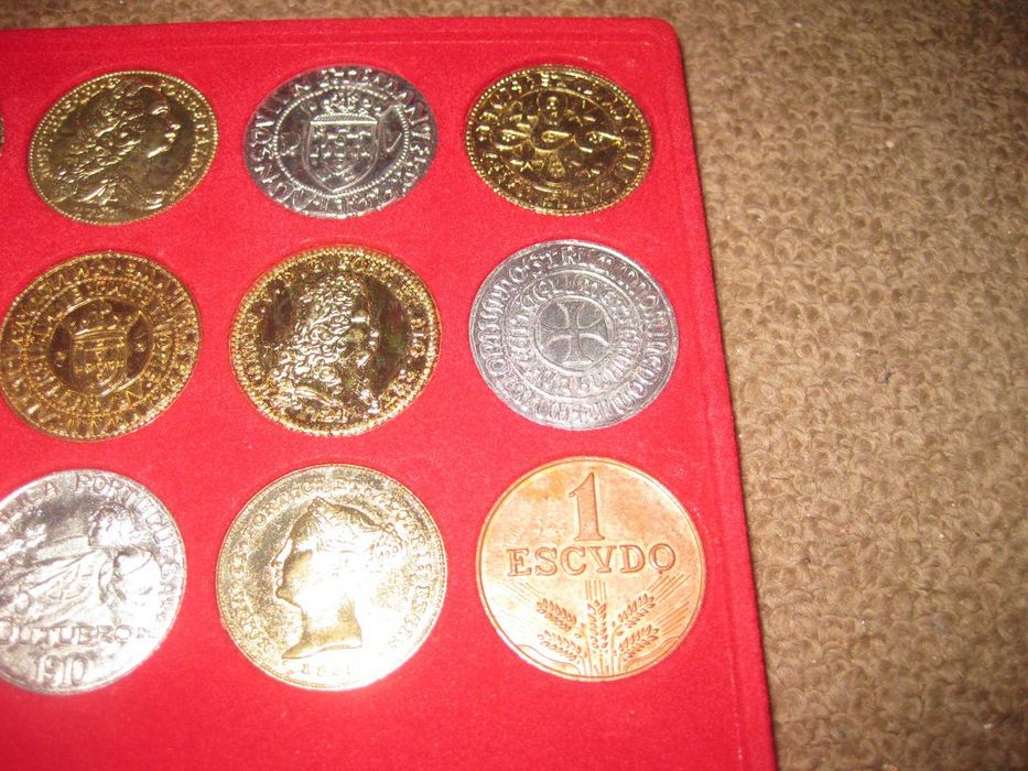 Colecção Completa de Doze Moedas "Dez Séculos da Moeda Portuguesa"