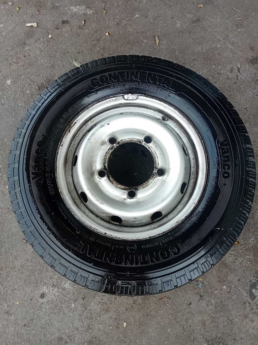 Pneu Continental 225/ 70 R15 com jante