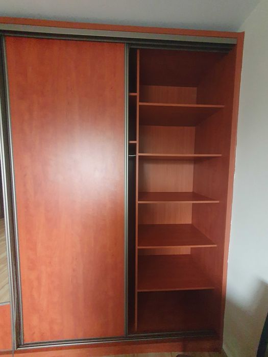 Szafa przesuwna z lustrem