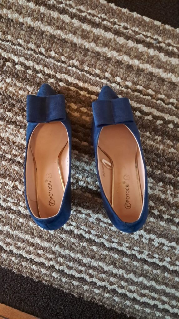 Eleganckie granatowe buty na słupku r. 37