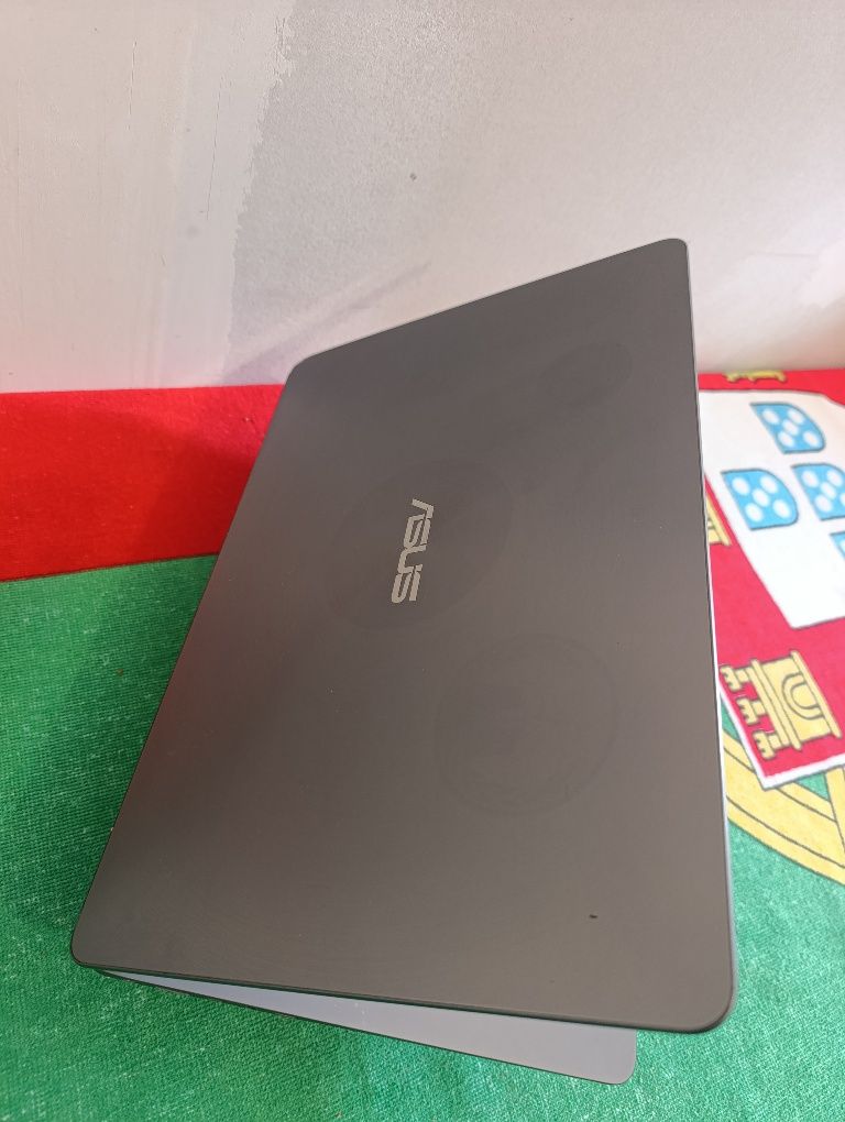 Asus UX430 (i5 8th - 8GB DDR4 - 256GB SSD - GeForce MX150 2GB)