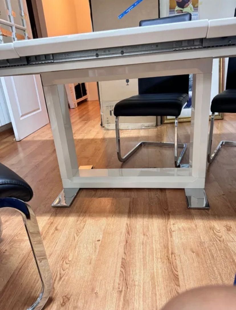 Mesa extensível até 8 lugares