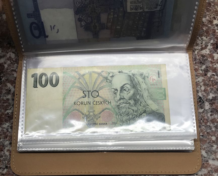 Альбом для банкнот на 50 аркушів.