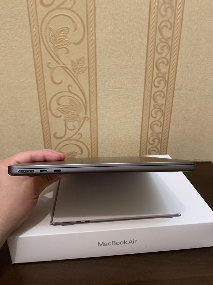 Гарний!Macbook Air 13.6” M2 8/256 Gb Акб:100% Space Gray