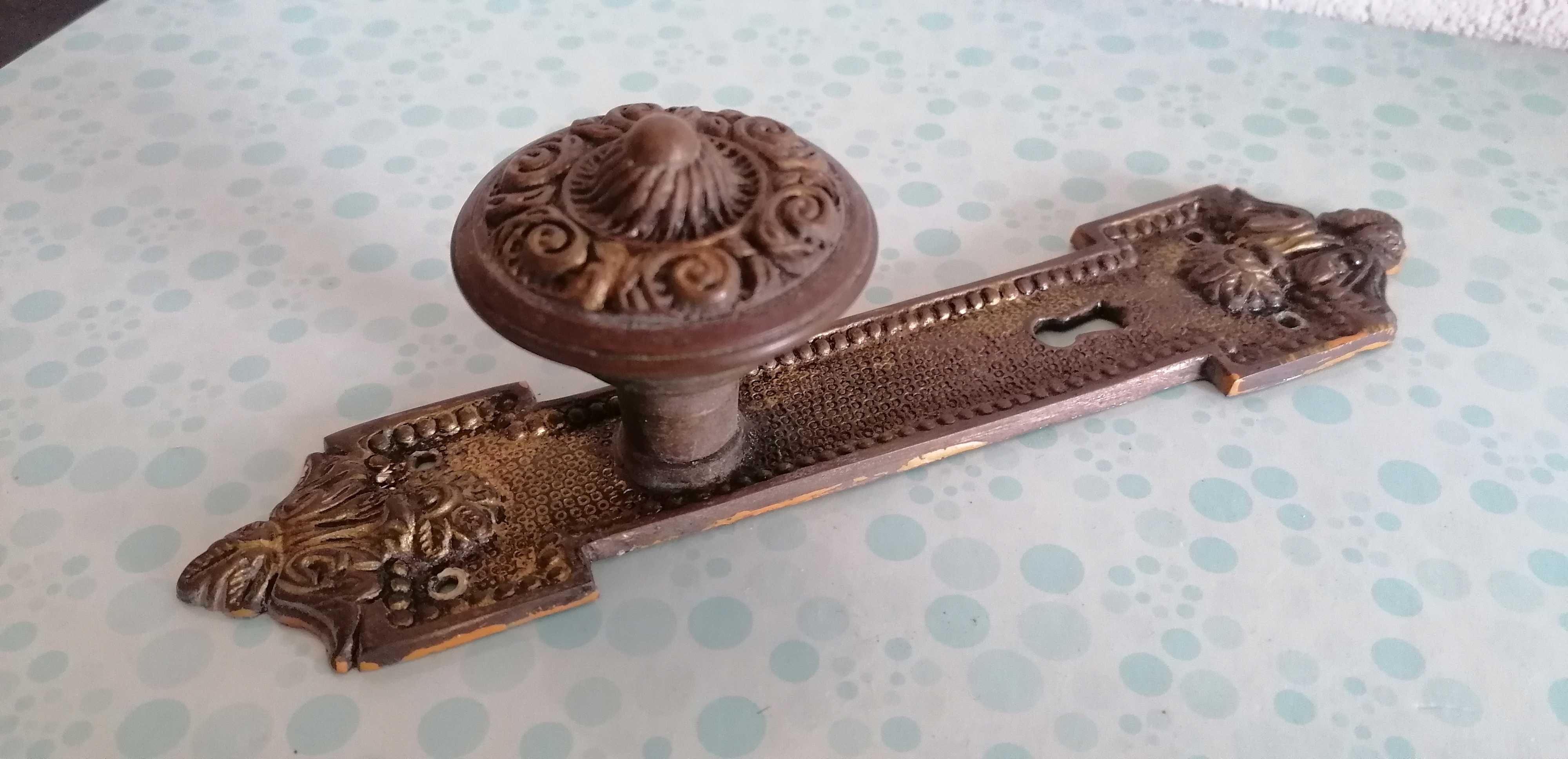 Puxador de porta vintage em latão trabalhado - em bom estado
