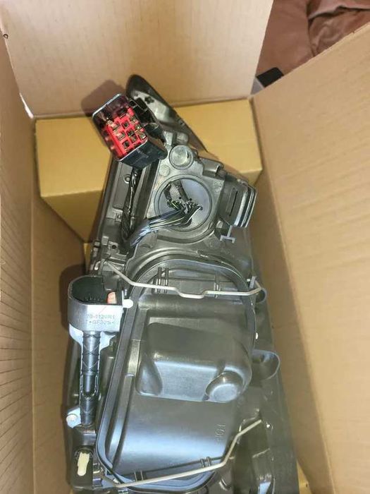 Farol para VOLVO XC60 ABAKUS esquerda e à direita