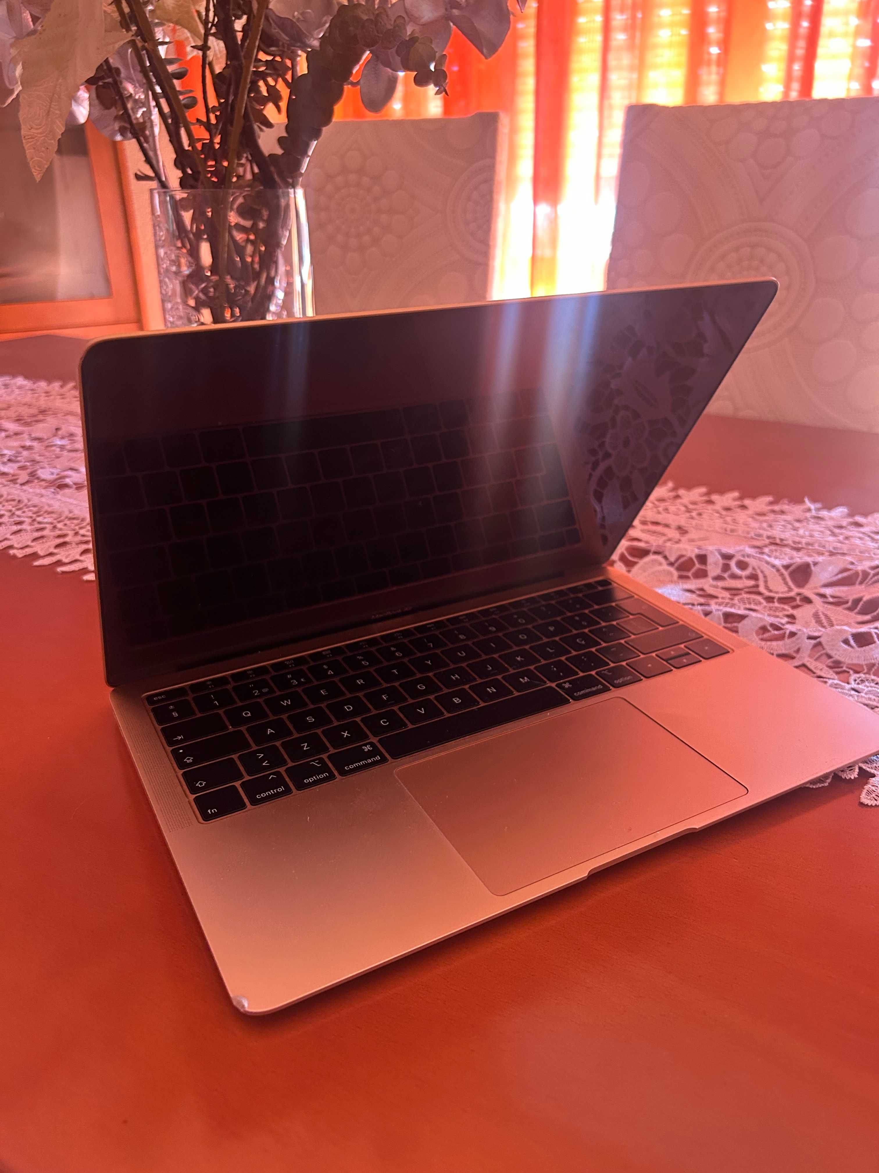 Macbook Air 13.3" (2019)