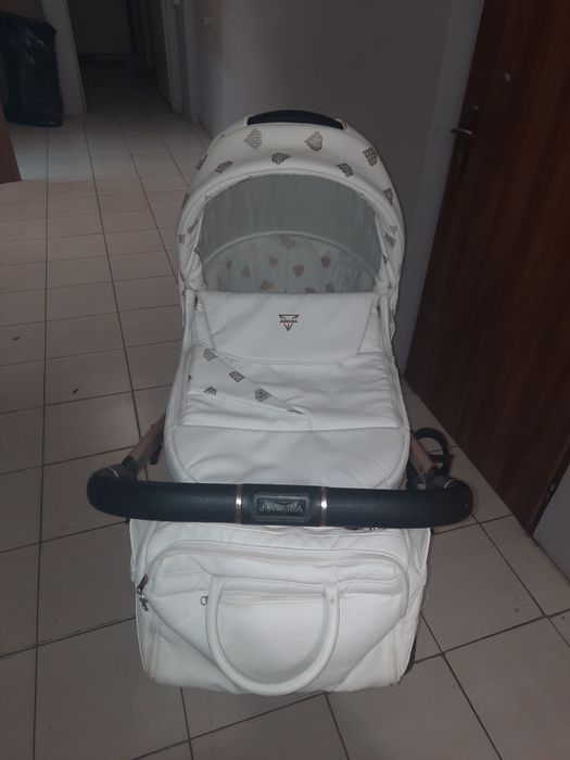 Sprezedam wozek Yanama w dobrym stanie  trzy w jednym 1.200..