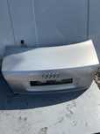 Klapa sedan audi a4 b6 srebrna
