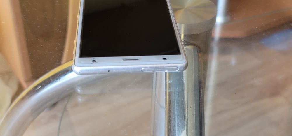 Sony Xperia XZ2 4/64GB cały komplet! Świetny stan!