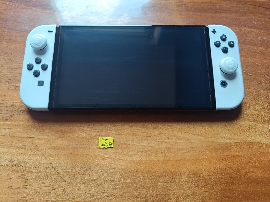 Nintendo Switch Oled + Zelda: Breath of the Wild+ akcesor