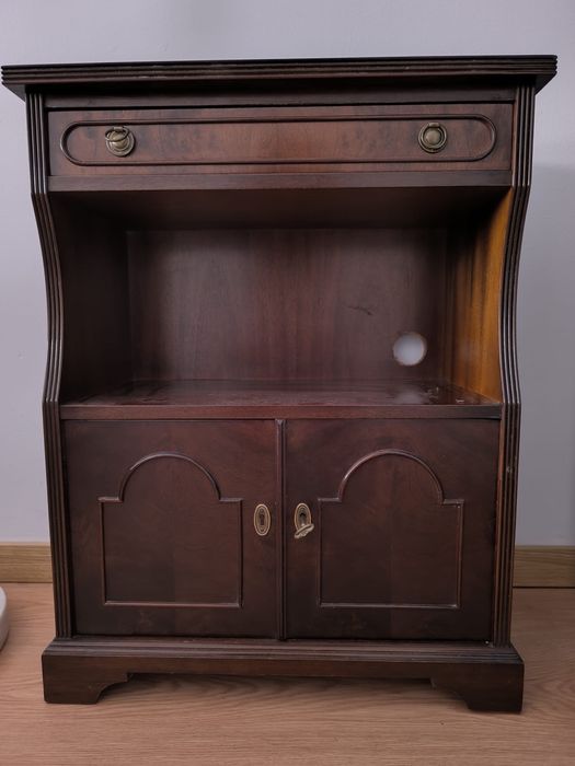 Movel antigo muito bonito