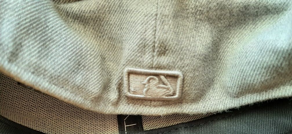 Czapka szara z daszkiem New Era LA ,rozmiar 7 3/8 model 59 Fifty•