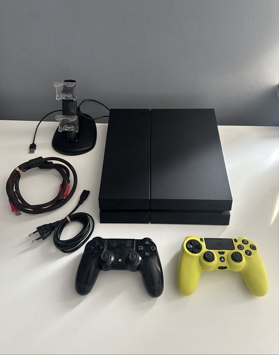 Playstation 4/ PS4 fat 1 Tb идеальное состояние