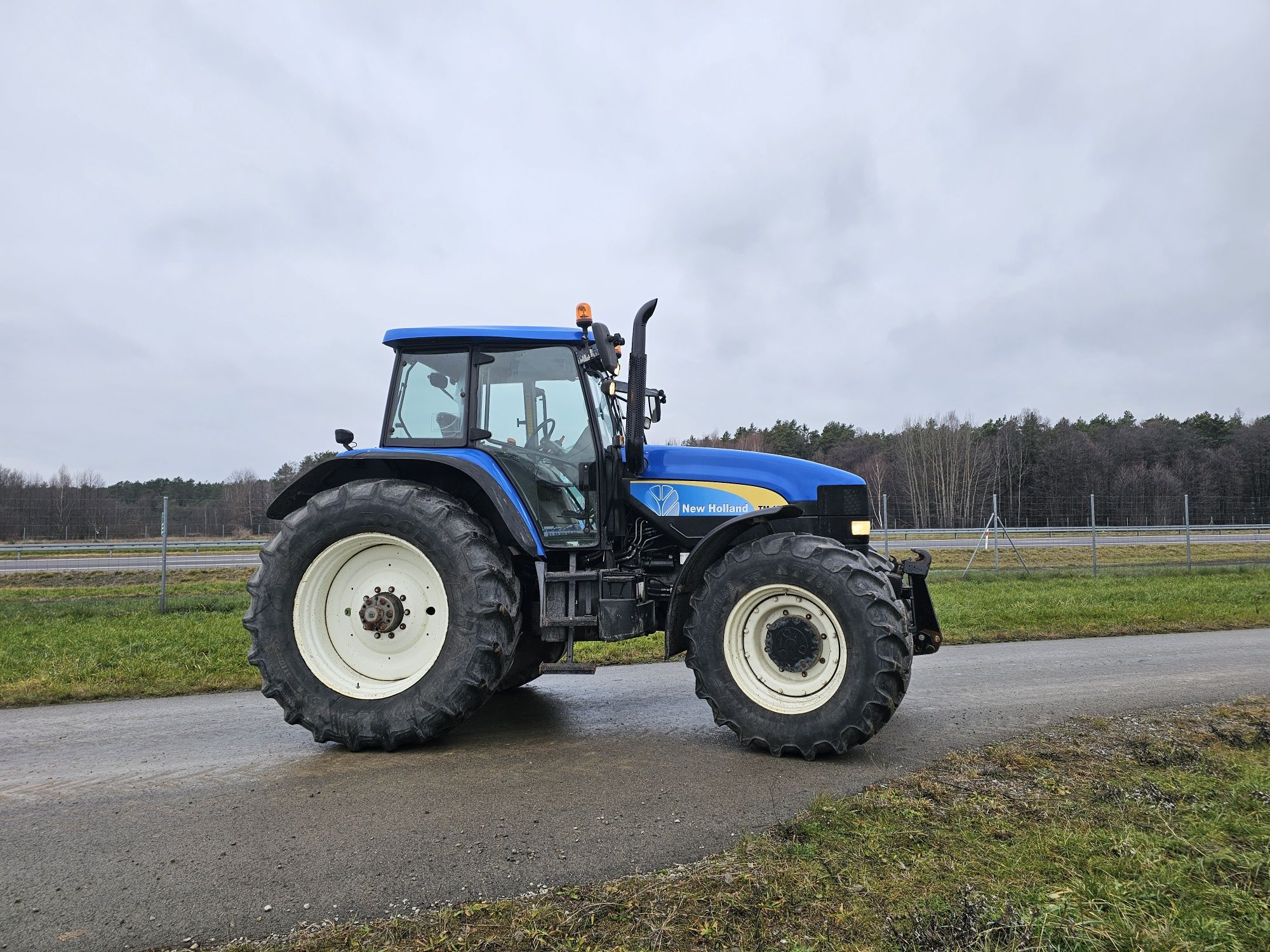 New Holland TM175