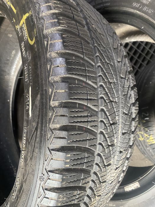 Opony zimowe para 235/45R17 Goodyear Ultragrip 8 97V 14r.6.2mm