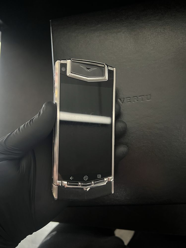Vertu ti        Touch