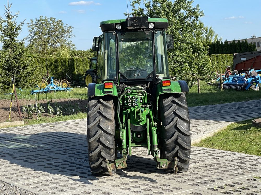 Ciągnik sadowniczy John Deere 5515 V Klimatyzacja Nowe opony