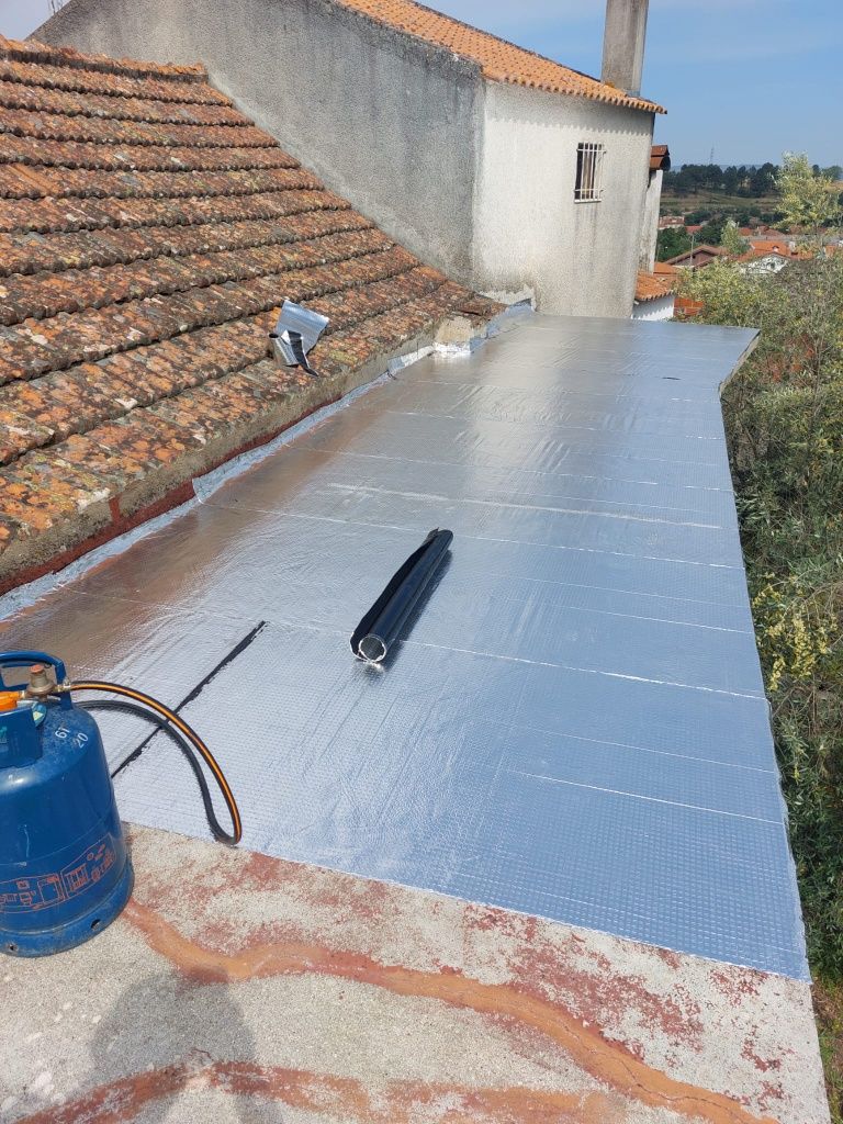 Vila composta por 4 moradias - Oportunidade Única - Investimento